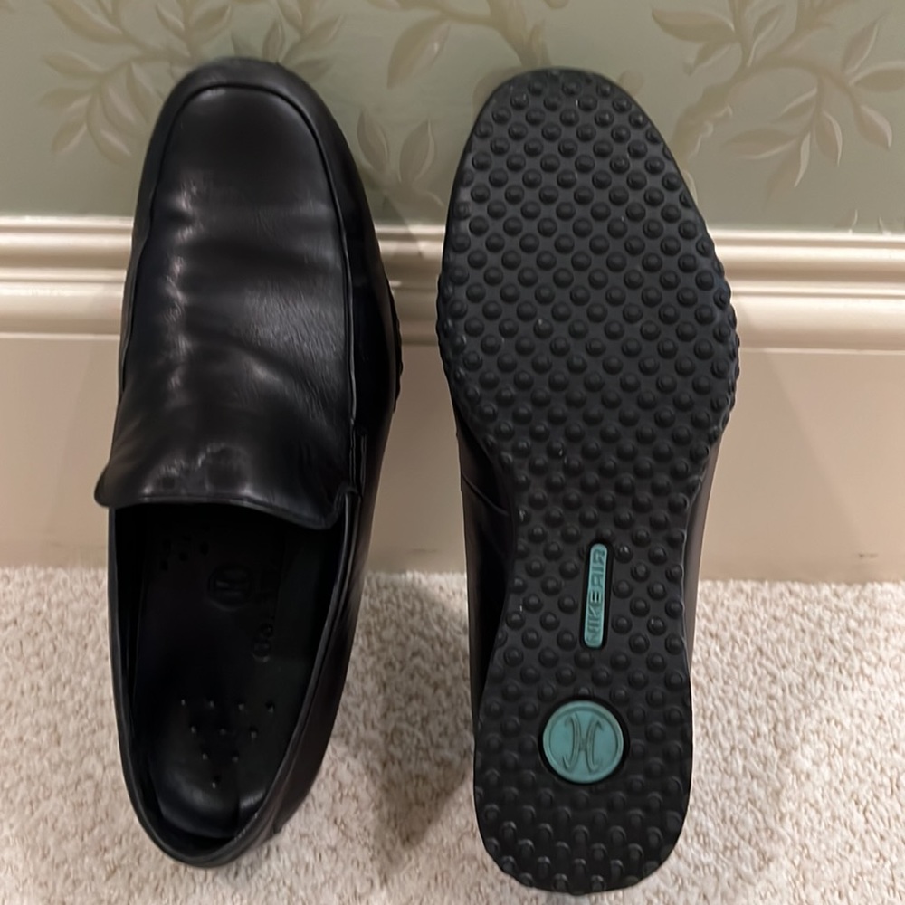 Cole Haan Men’s Black leather loafer with Nike Air tread soles